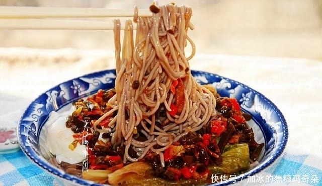 晚餐|晚餐就爱这碗荞麦面,口感劲道,热量低,吃多少也不担心长胖