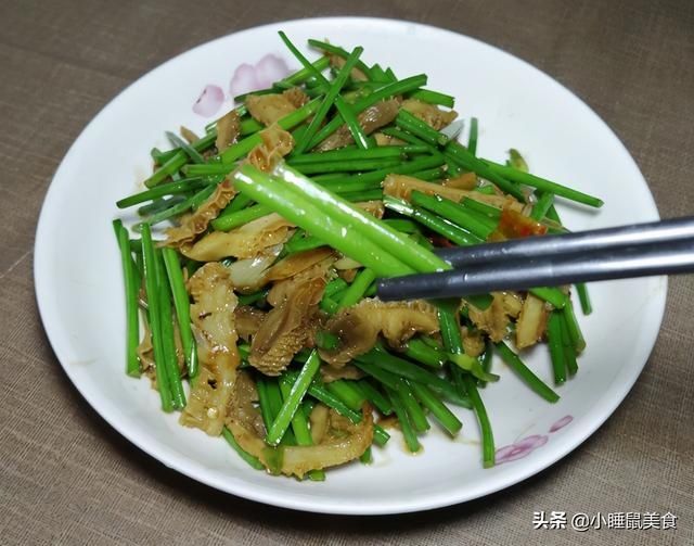好吃|教你超简单爆炒牛肚丝的家常做法，多做这一步，香辣好吃又下饭