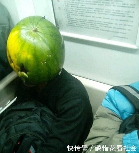 |幽默笑话:下班坐公交,听到一个男人对他儿子说……