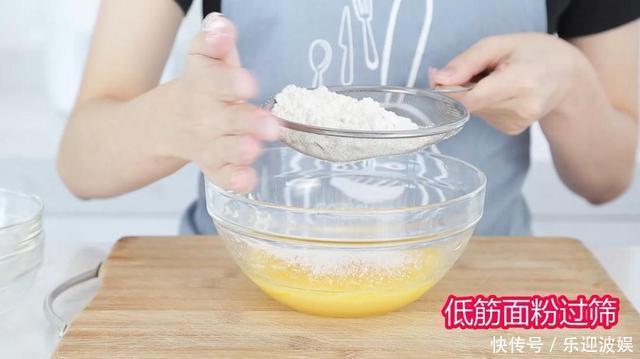 电饭煲做蛋糕详细教程,入口即化,不塌陷不回缩,太好吃了