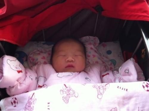 新生儿|新生儿太丑,爸爸一脸无奈,妈妈眼角含泪,货品一出概不退换