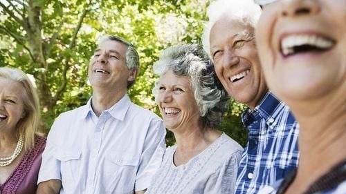 家庭和睦|跟踪3年,调查1420名百岁老人,长寿的秘诀不是吃和运动,答案是它