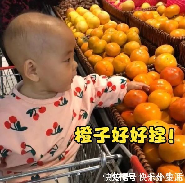 90后|1岁萌宝超市捣乱,“硬核宝妈”育儿经获赞:看到榴莲没?使劲拍
