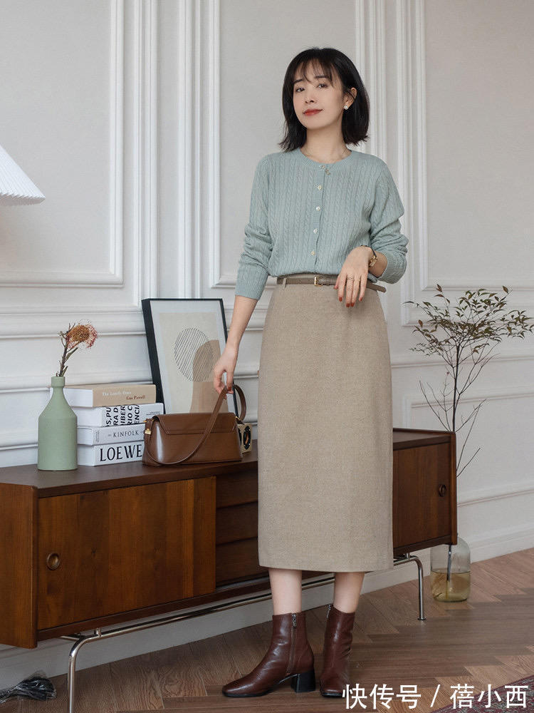 秋季 还是穿“半身裙”最优雅，这样搭配毛衣、针织衫，秋季的最in存在