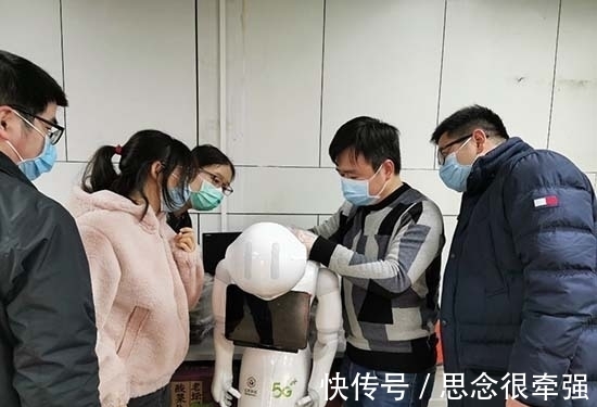清洁|送药、导医、清洁……5G智能机器人成防疫先锋