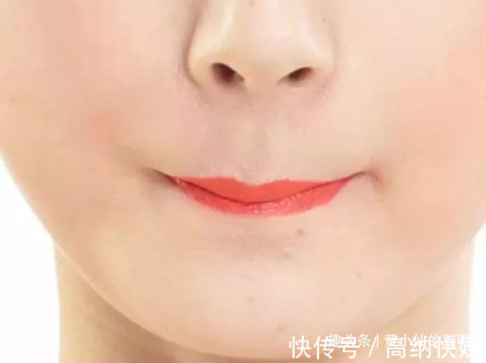 卡唇纹 女人涂口红时,牢记这“3不要”,否则再贵的口红也涂不出效果
