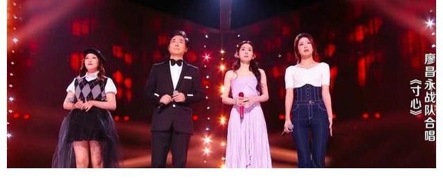 8强出炉张露馨演唱精彩,姚晓棠满票晋级很惊喜,汪峰竟然黑脸色