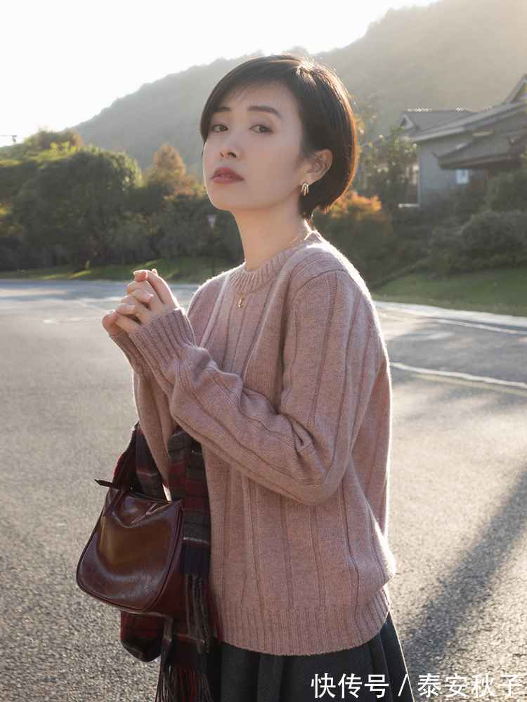 减龄色 被小个子美女惊艳!她的简约“减龄色”穿搭示范:很美、很高级!