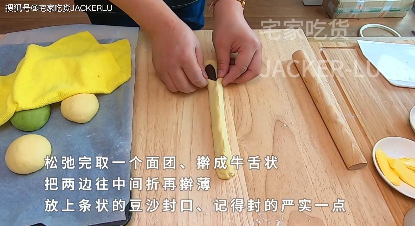 面包|家常毛毛虫面包，简单又经典的甜品，入口细腻，绵软有嚼劲。