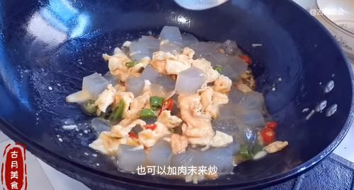  分享|风味美食炒凉粉做法，小窍门分享给你，口感Q弹不易碎，你会了吗