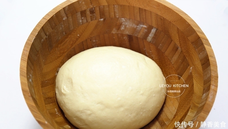 找对方法,即使用冷水和面,烙好的葱油饼,照样外酥里软