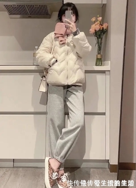 运动裤 今年冬季,羽绒服流行穿“短”不穿长,学会这样搭配,真显高