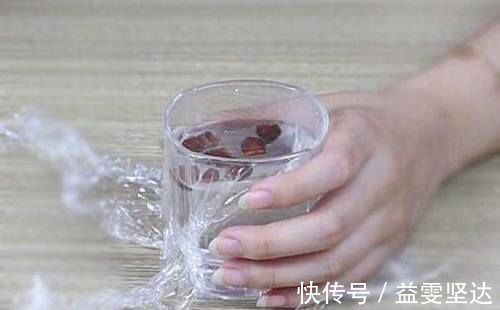 八角放进白醋里真实用,能给家里省下不少钱,简单实用,快试试