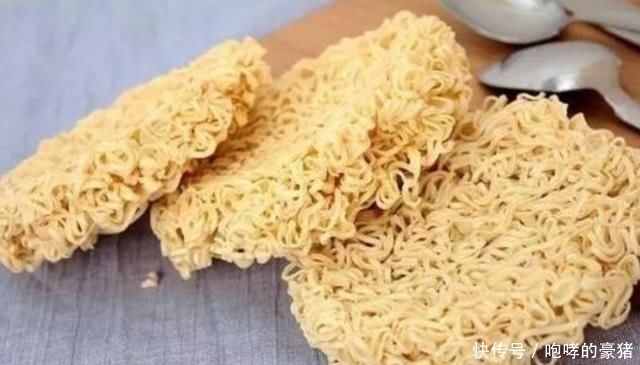 吃不饱|方便面的面饼上,设有这个“小套路”,程序员难怪总是吃不饱