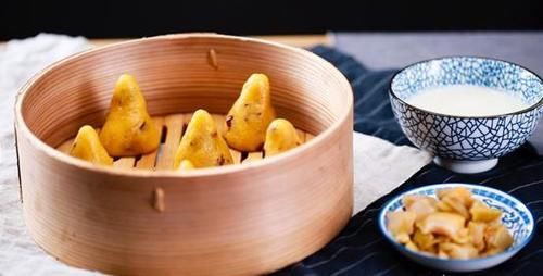 玉米面和豆面的比例是多少才能蒸出来好吃的窝头？怎么和这个面？