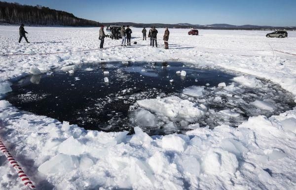 俄罗斯 7年前的俄罗斯陨石，落下时被神秘物体击中，到底谁在保护人类