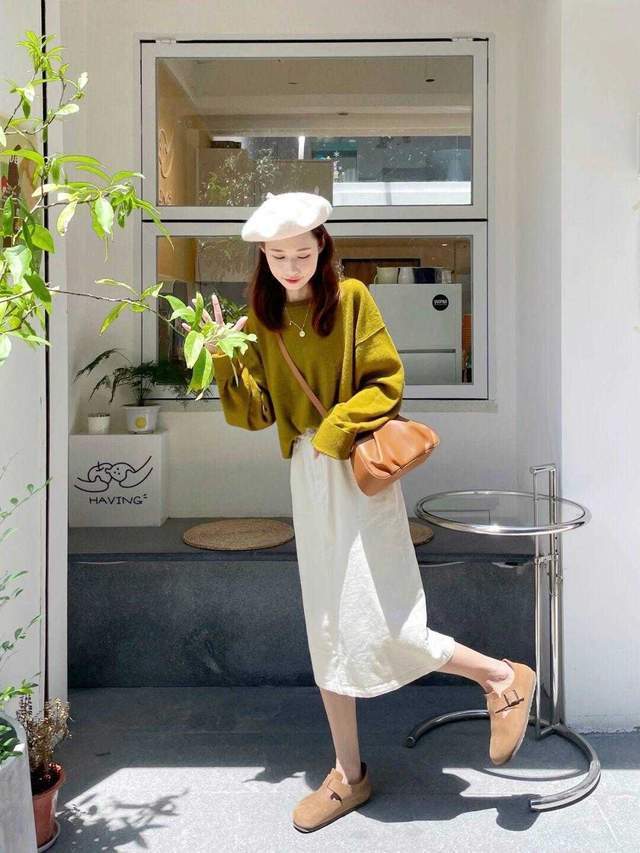 搭配|今年秋天有种穿搭火了,叫“毛衣配半身裙”高级优雅,简直太美了