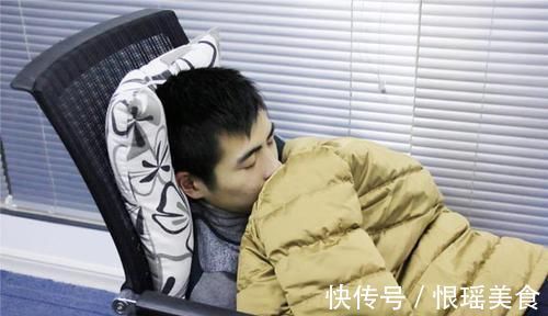 消化|老话说“人睡三觉,命比纸薄”!可能比失眠更伤身,不少人还在犯