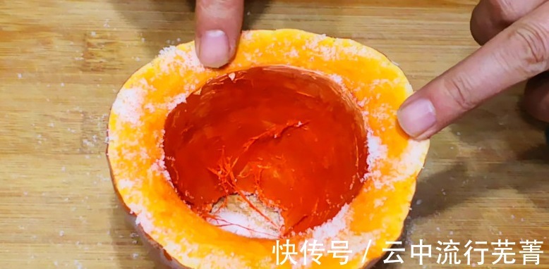 保鲜膜|南瓜吃不完怎么保存教您两招好方法,放3个月不变质,很实用!