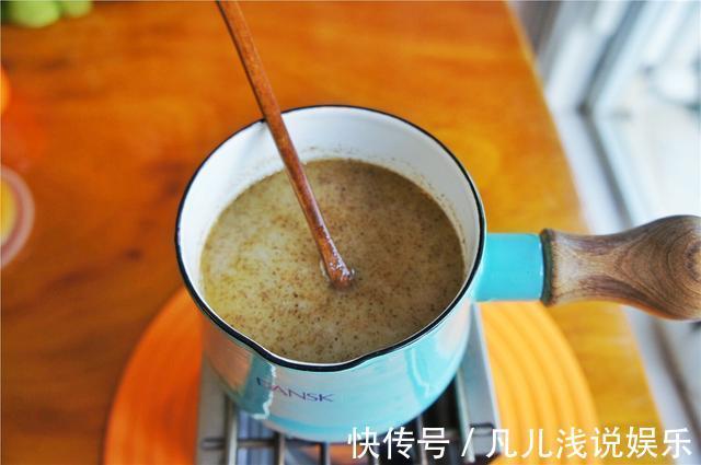 油茶面|童年记忆，用面粉冲水喝，干香浓稠还“管饱，”以后不用做早餐了