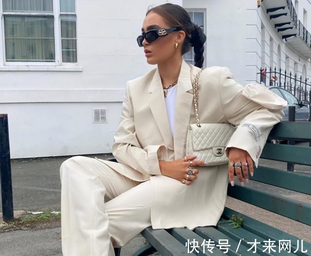 丝巾 最近流行一种风格,叫“心机女孩的不心机穿搭”,照搬着用就很美!