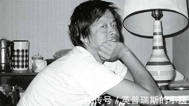 王小波$45岁王小波深夜去世,好友帮忙处理后事,火化时,机器竟不动了?