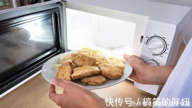 干辣椒|家有微波炉的要注意,这5种食物不可以微波炉加热,看完告诉家人