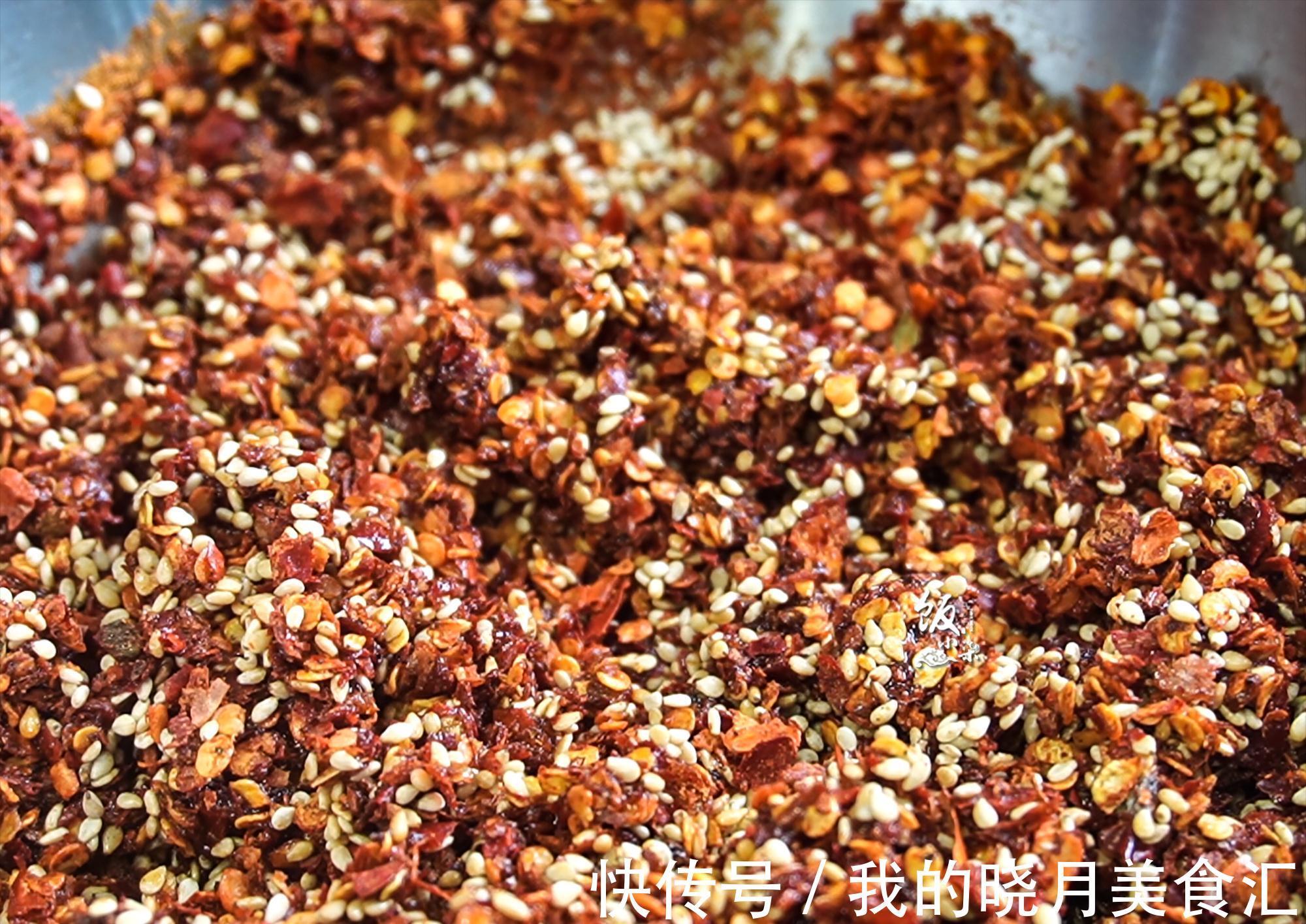 做辣椒油时，不要直接加食用油，教你一招，辣椒油又辣又香