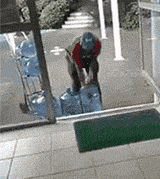 |搞笑GIF:第一次结婚没经验,岳父在上,小婿先干为敬