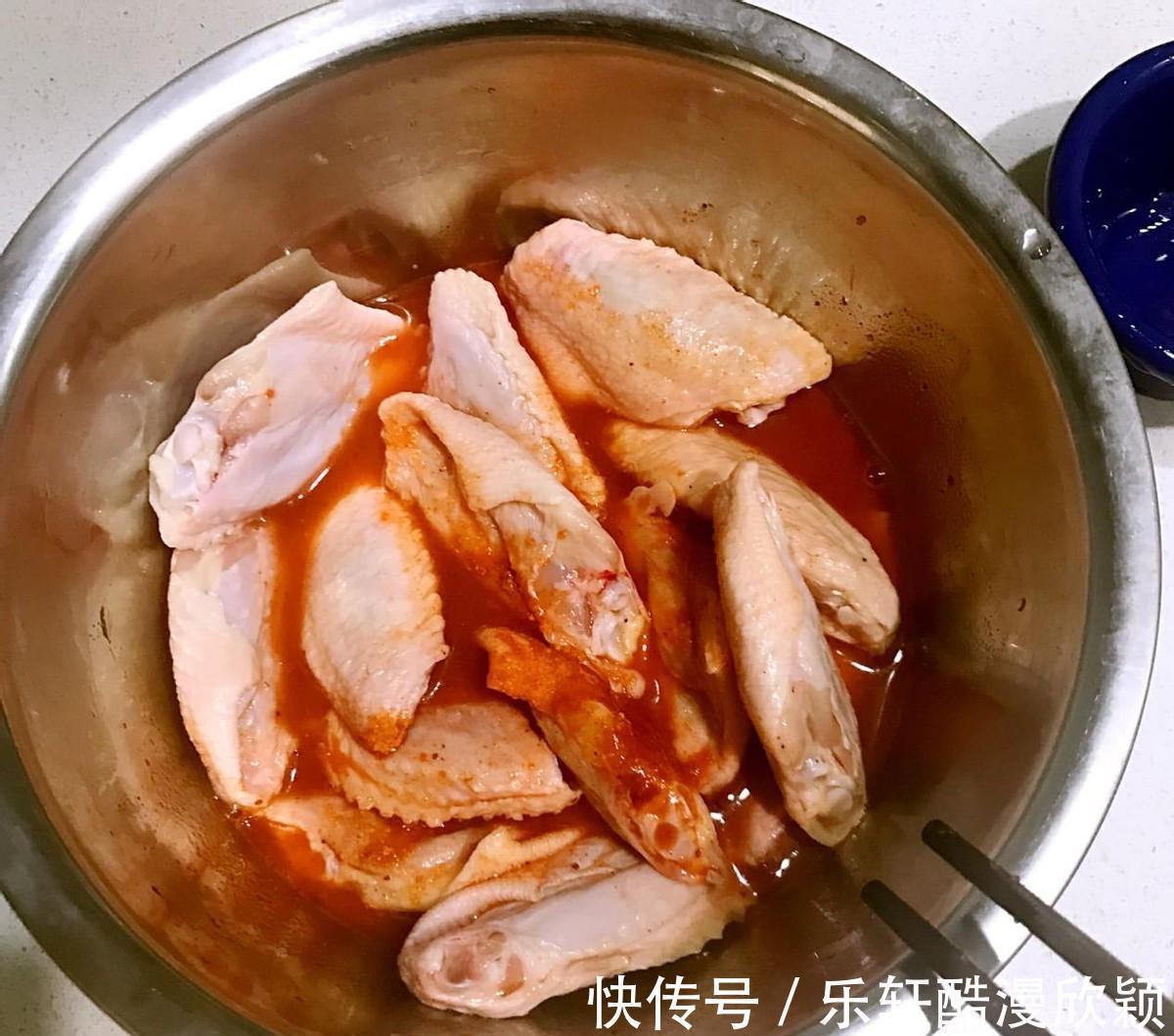 搅拌均匀|不用烤箱也能做出来的蜜汁鸡翅，大人孩子都喜欢，边吃边吮手指