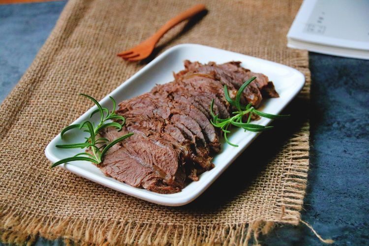 想吃卤牛肉不用再出去买了，自己在家做，味道真赞