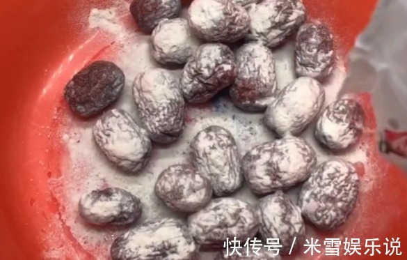 红枣直接咬的吃特别脏,卖枣老板教我一招,细灰尘虫卵统统干掉