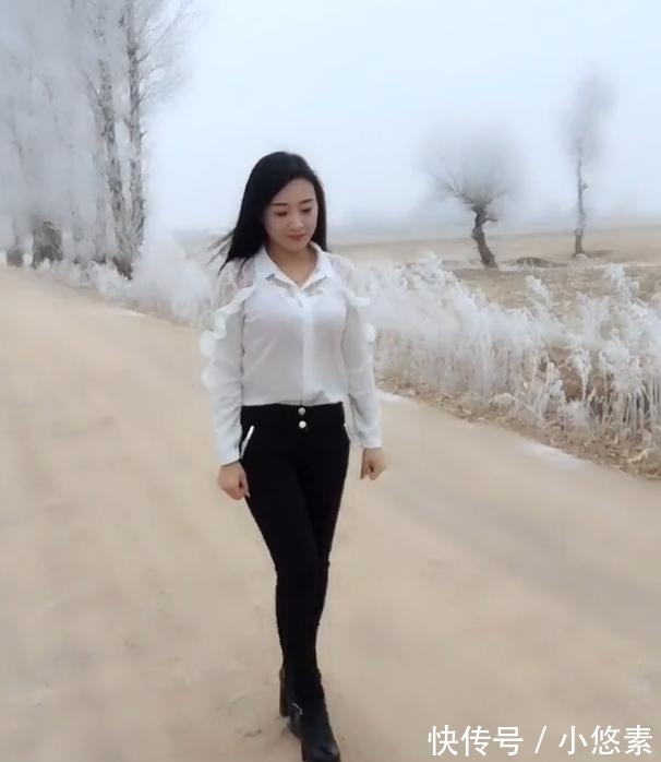 穿搭|北方美女仅穿“打底衫”外出, 冻手冻脚, 塑造“冻美人”