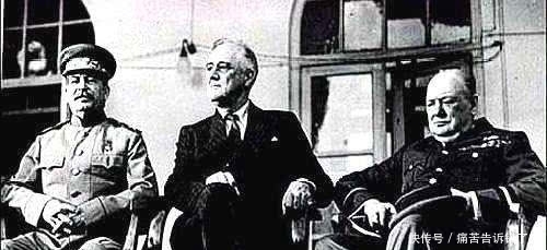 坐在|二战英美苏三巨头合影，为啥罗斯福总坐在中间？说出来你可能不信
