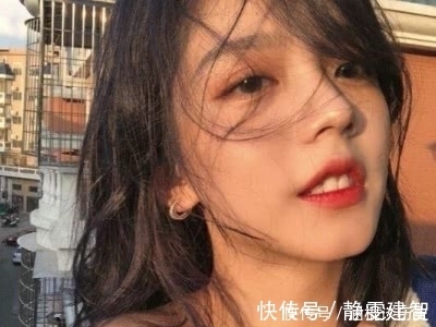 下颌线|脸上有这3特点的女孩，多半属于“气质型”女生，00后快来自测！