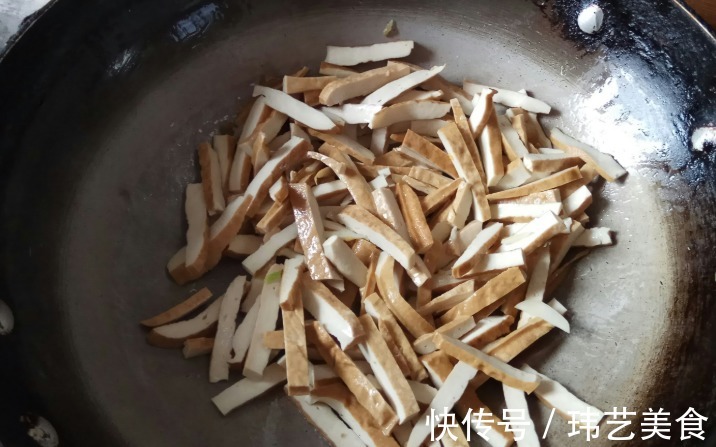菜市场|2碗米饭都不够的下饭菜，不到十分钟就出锅，解腻去油又营养