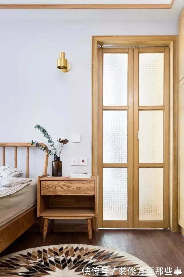 卧室|65平现代风小户型设计,书桌和置物台设计充分利用了空间