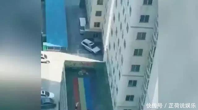 老两口|孙女上幼儿园后,爷爷每天坐在阳台上,没想到被妈妈发现了小秘密