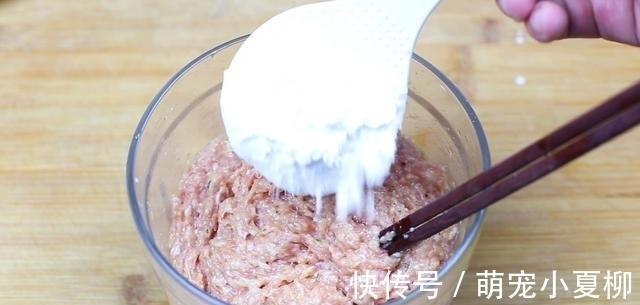 口感|快过年了,教你一种蛋卷的做法,只需简单几步,口感鲜香味道好