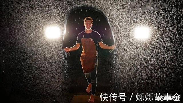 为了验证商场测体温是不是形式,油管博主把脑门捂到48度