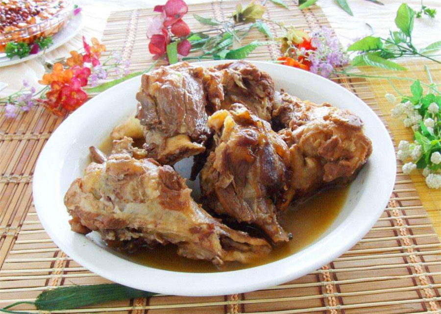 刘奶奶养花从不买营养土,这三种废弃物掺一掺,没有养不旺的花!