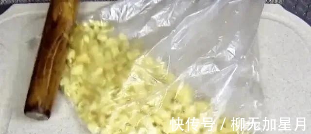 面包糠别再出去买了,在家就能做真材实料,酥香细腻又好吃!