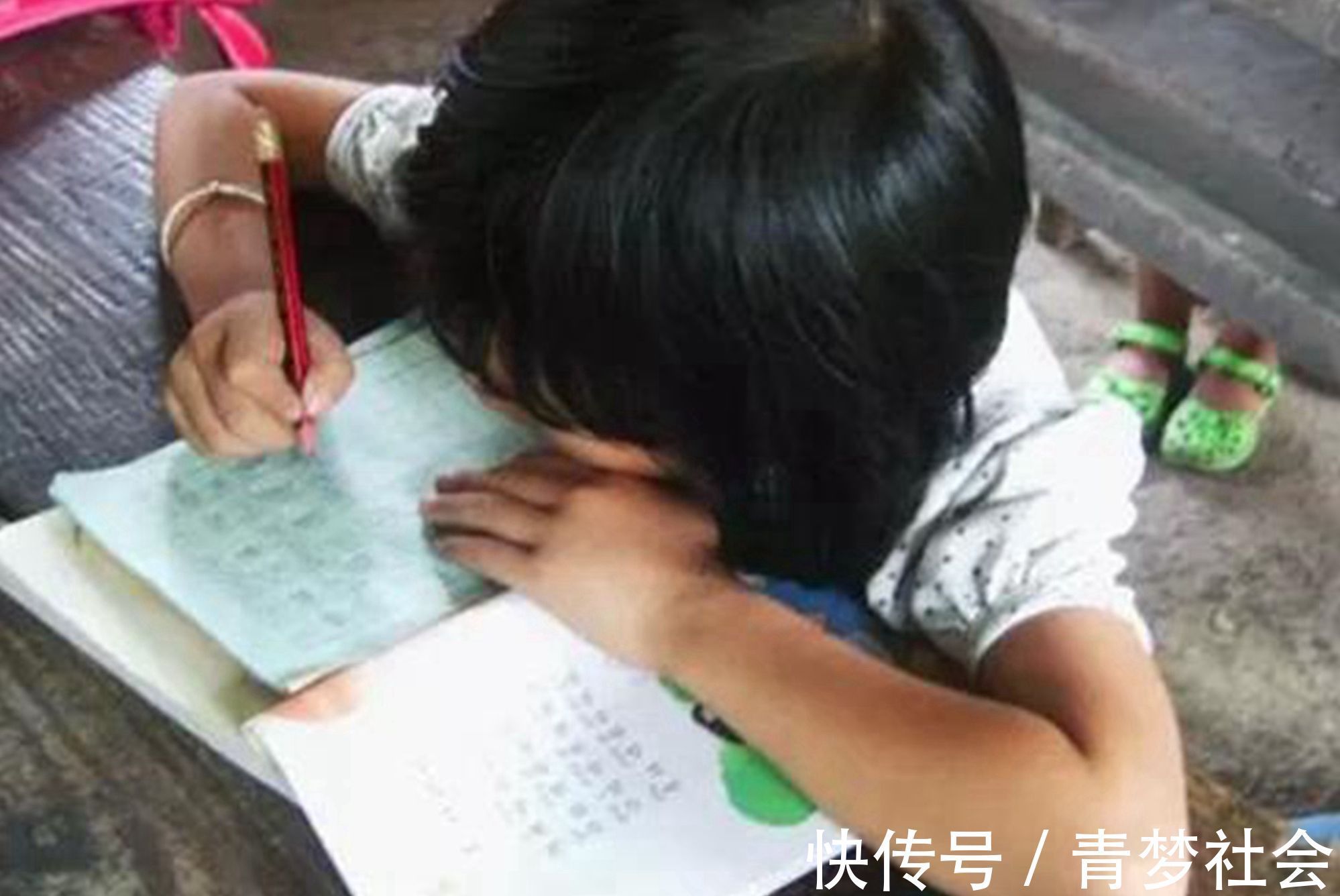 巴金|孩子是不是“疼妈妈”?从小就能看出来,四种表现错不了