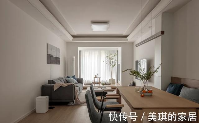 阳台|80㎡精装房的二次改造,客厅阳台改地台,原木极简设计看得很顺眼