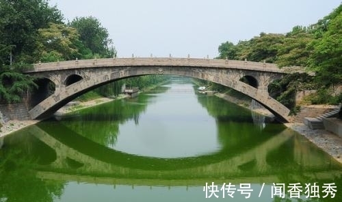 才子@唐伯虎的一幅对联,比喻贴切,想象丰富,更显得生动有趣