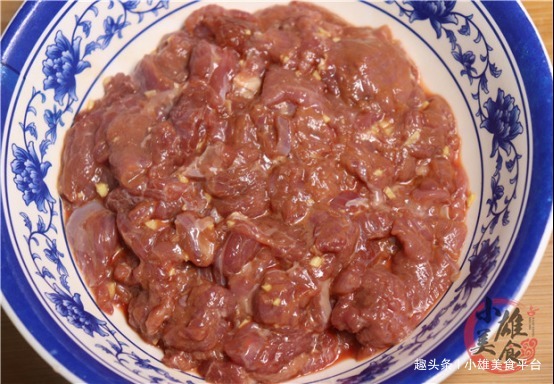 腌牛肉千万别放盐了，大厨教你一个决窍，鲜嫩不柴，水煮生炒通用