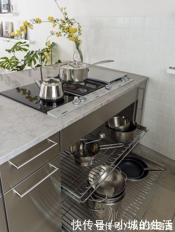 沥水架|我错了,厨房不该一个劲打柜子!地柜空1格装沥水架,省钱又好用!