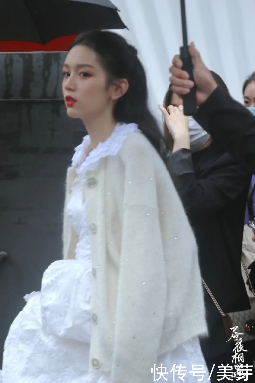 宝藏女孩|00后输了，这届95后小花也太会穿了吧