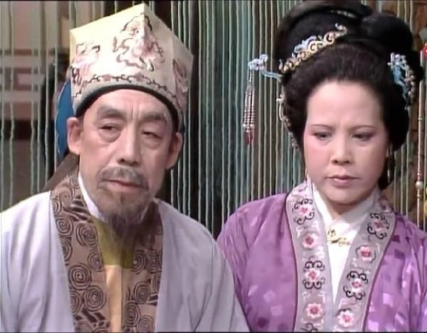 迎春|红楼梦:姐姐是贵妃,父亲是一等将军,可她只值五千两银子