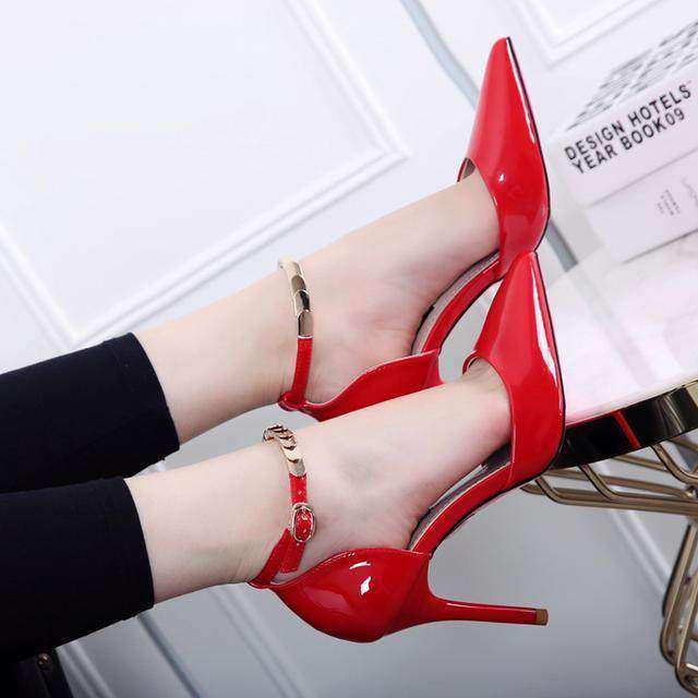 高跟鞋 一双精致迷人的高跟鞋,能让你瞬间气场十足,也是优雅女人的首选